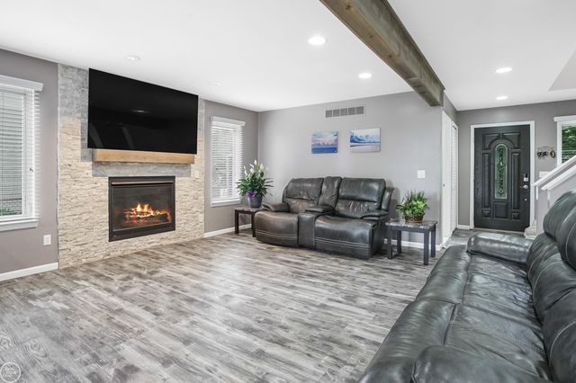 695 King Circle, Orion Twp, MI 48362