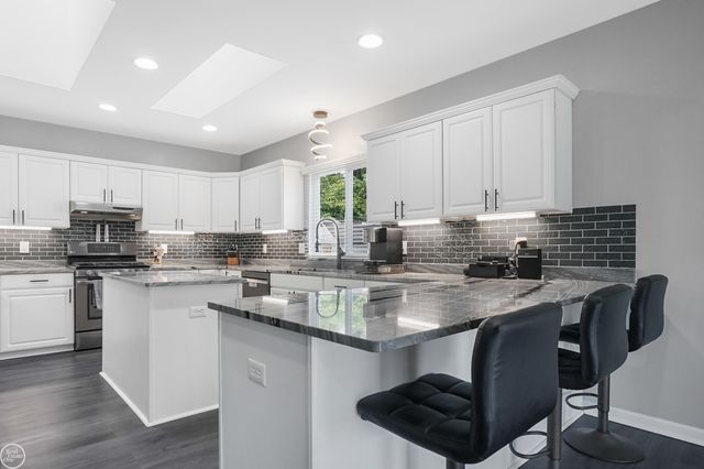 695 King Circle, Orion Twp, MI 48362