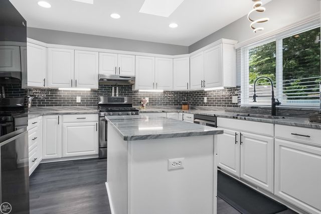695 King Circle, Orion Twp, MI 48362