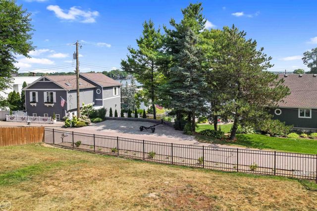 695 King Circle, Orion Twp, MI 48362