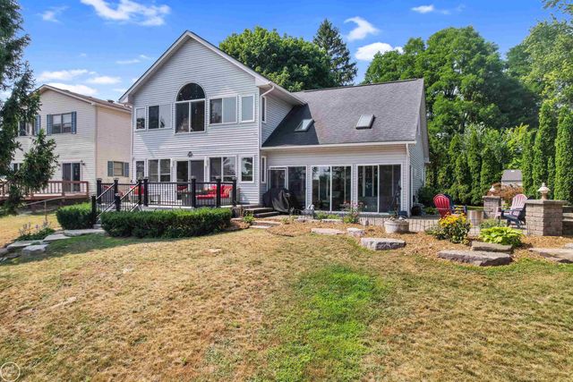 695 King Circle, Orion Twp, MI 48362