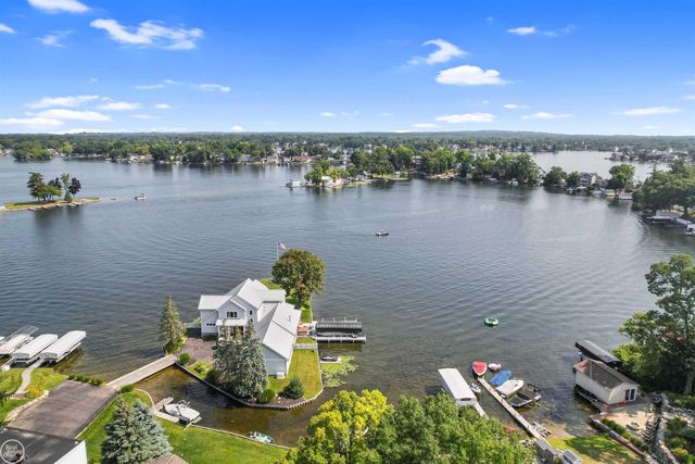 695 King Circle, Orion Twp, MI 48362