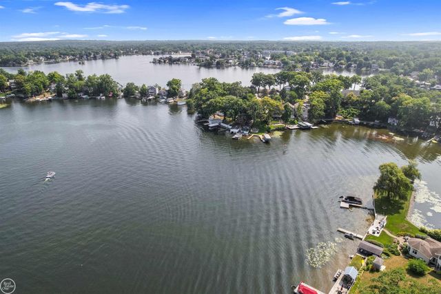 695 King Circle, Orion Twp, MI 48362