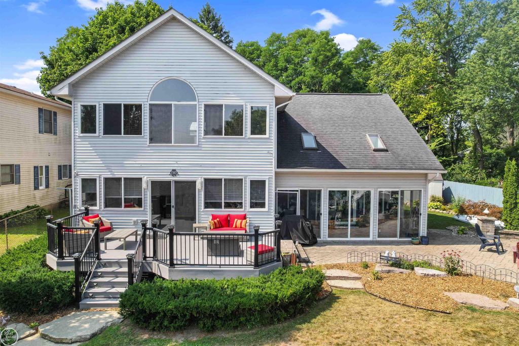 695 King Circle, Orion Twp, MI 48362