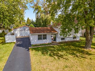 36712 N Traer Terrace, Gurnee, IL 60031