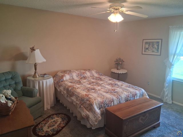 3731 SE 27th ST, Topeka, KS 66605