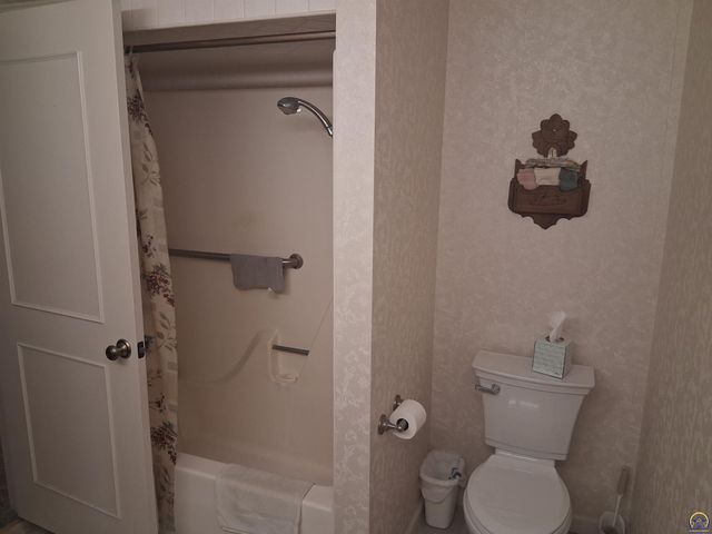 3731 SE 27th ST, Topeka, KS 66605