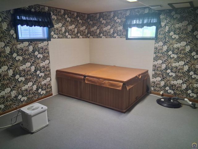3731 SE 27th ST, Topeka, KS 66605