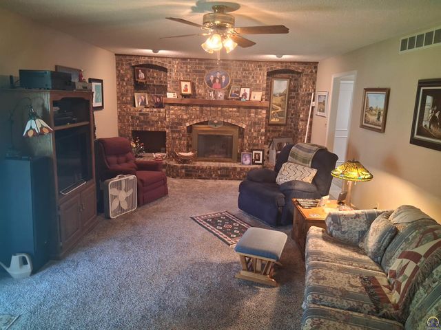 3731 SE 27th ST, Topeka, KS 66605