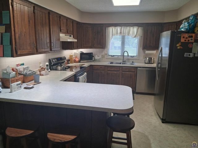3731 SE 27th ST, Topeka, KS 66605