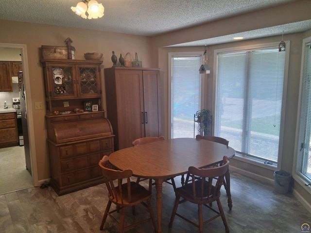 3731 SE 27th ST, Topeka, KS 66605