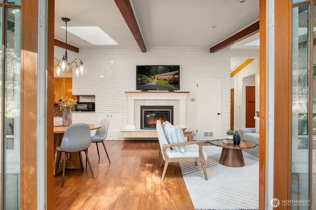 16 Bridlewood Circle, Kirkland, WA 98033