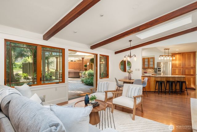 16 Bridlewood Circle, Kirkland, WA 98033