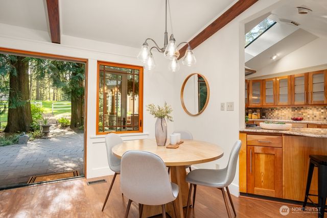 16 Bridlewood Circle, Kirkland, WA 98033