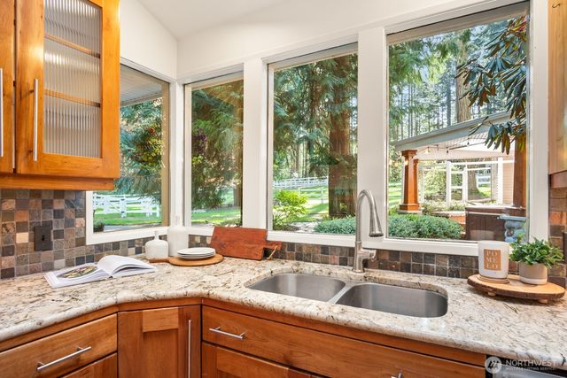 16 Bridlewood Circle, Kirkland, WA 98033