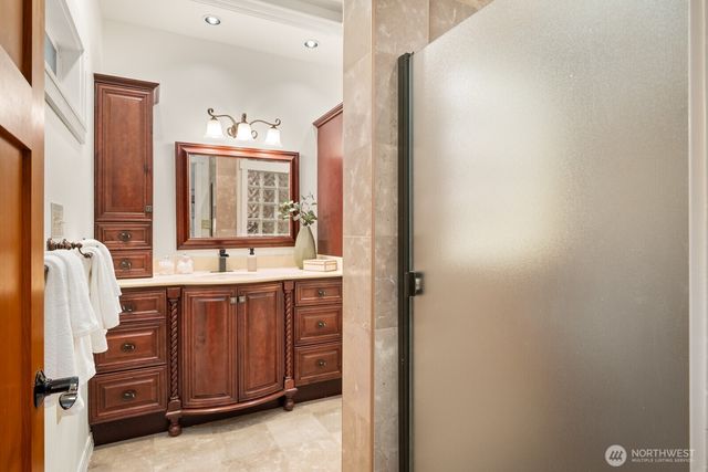 16 Bridlewood Circle, Kirkland, WA 98033