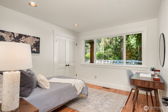 16 Bridlewood Circle, Kirkland, WA 98033