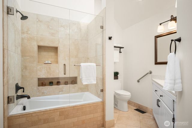16 Bridlewood Circle, Kirkland, WA 98033