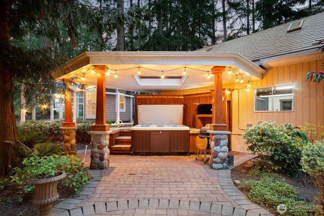 16 Bridlewood Circle, Kirkland, WA 98033