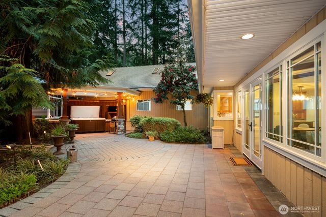 16 Bridlewood Circle, Kirkland, WA 98033