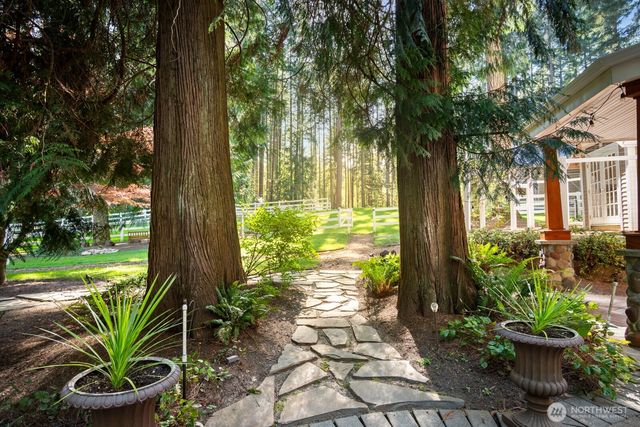 16 Bridlewood Circle, Kirkland, WA 98033