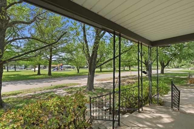 1602 Edgemoor st, El Dorado, KS 67042