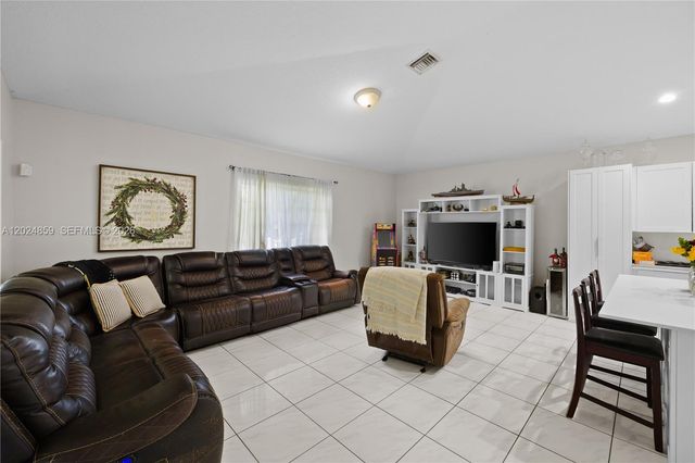 7831 NW 160th Ter, Miami Lakes, FL 33016