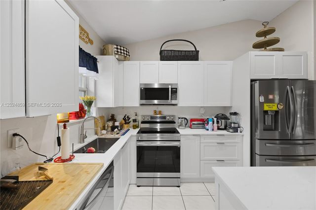 7831 NW 160th Ter, Miami Lakes, FL 33016