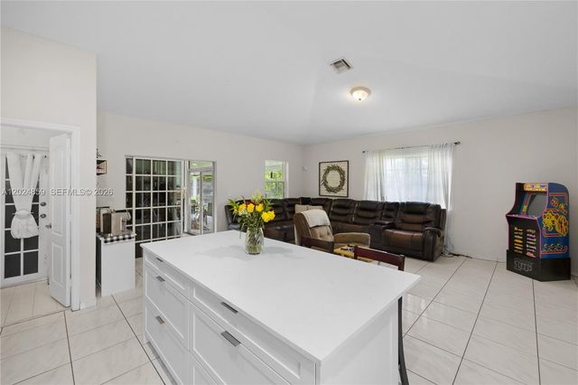 7831 NW 160th Ter, Miami Lakes, FL 33016