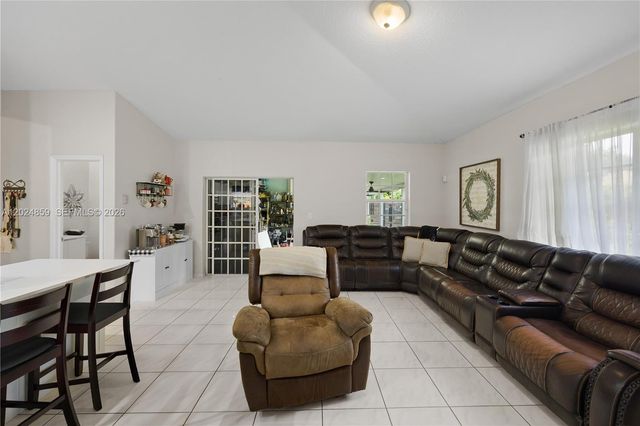 7831 NW 160th Ter, Miami Lakes, FL 33016