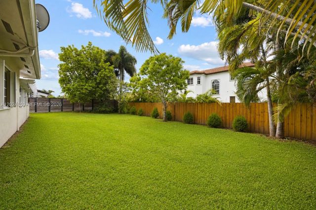 7831 NW 160th Ter, Miami Lakes, FL 33016