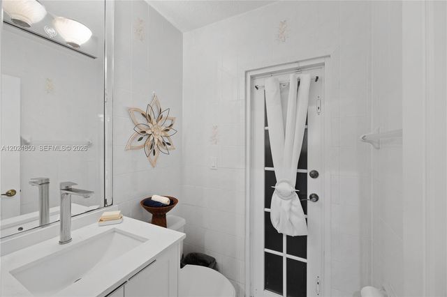 7831 NW 160th Ter, Miami Lakes, FL 33016