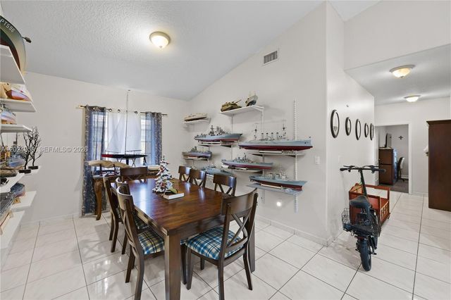 7831 NW 160th Ter, Miami Lakes, FL 33016