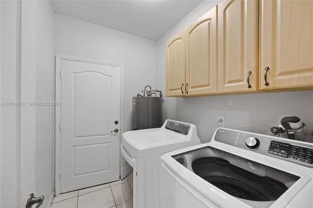 7831 NW 160th Ter, Miami Lakes, FL 33016