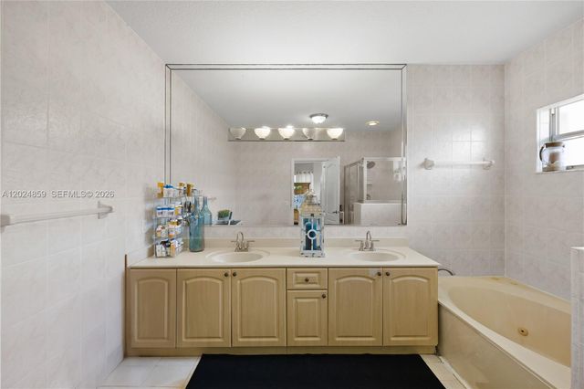 7831 NW 160th Ter, Miami Lakes, FL 33016