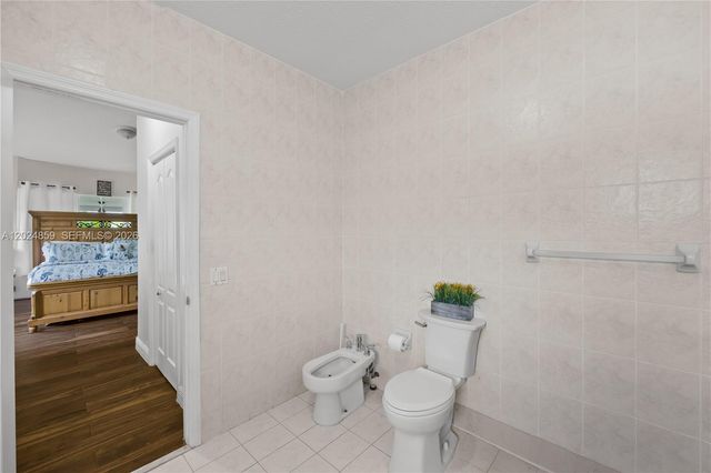 7831 NW 160th Ter, Miami Lakes, FL 33016