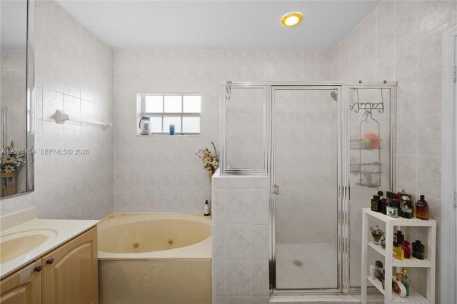 7831 NW 160th Ter, Miami Lakes, FL 33016
