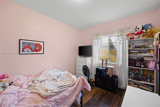 7831 NW 160th Ter, Miami Lakes, FL 33016