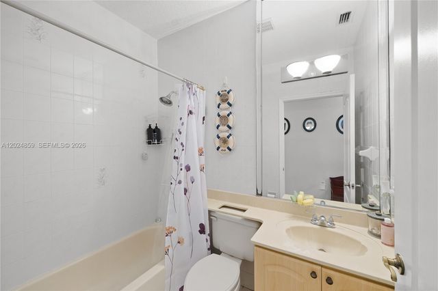 7831 NW 160th Ter, Miami Lakes, FL 33016