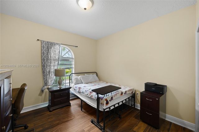 7831 NW 160th Ter, Miami Lakes, FL 33016