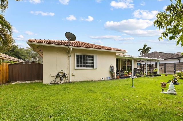 7831 NW 160th Ter, Miami Lakes, FL 33016