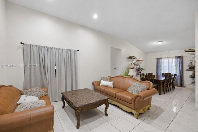 7831 NW 160th Ter, Miami Lakes, FL 33016