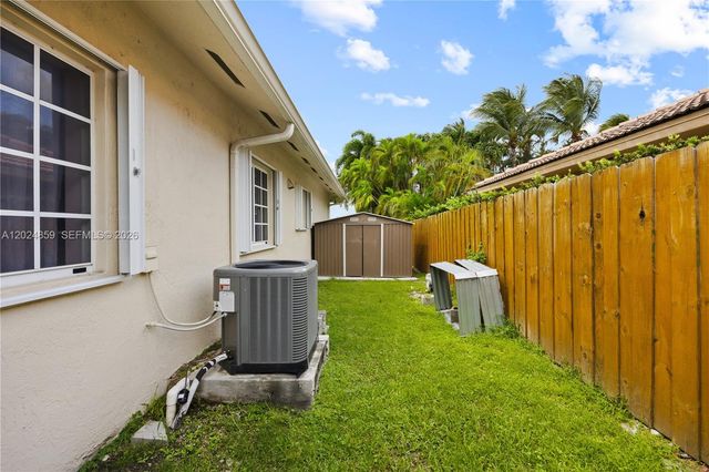7831 NW 160th Ter, Miami Lakes, FL 33016