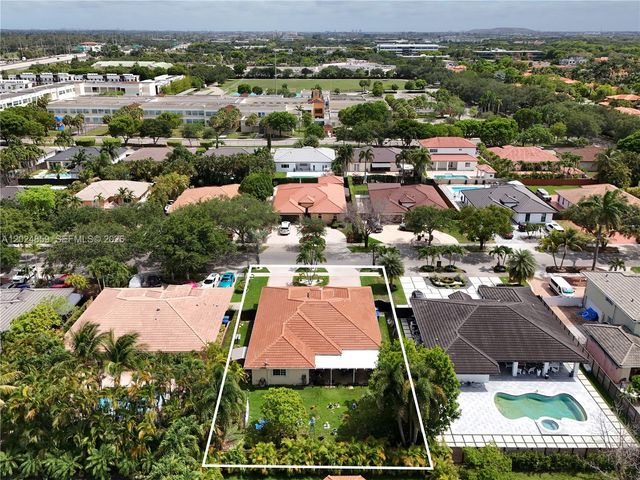 7831 NW 160th Ter, Miami Lakes, FL 33016
