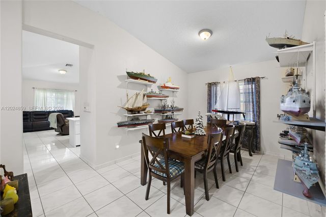 7831 NW 160th Ter, Miami Lakes, FL 33016