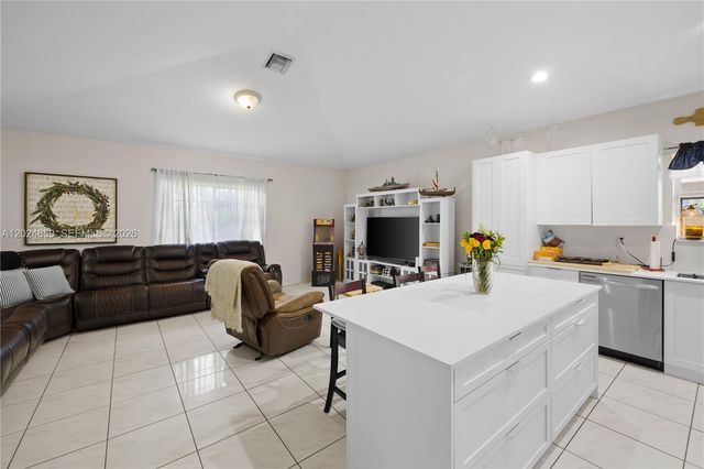 7831 NW 160th Ter, Miami Lakes, FL 33016
