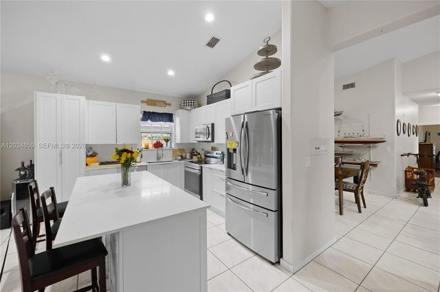 7831 NW 160th Ter, Miami Lakes, FL 33016