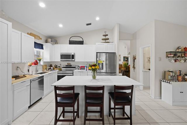 7831 NW 160th Ter, Miami Lakes, FL 33016