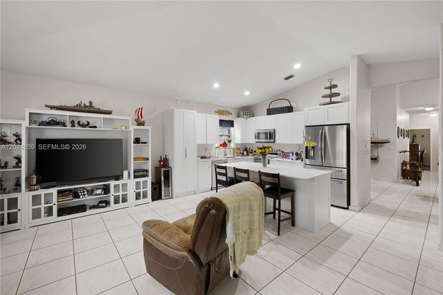 7831 NW 160th Ter, Miami Lakes, FL 33016