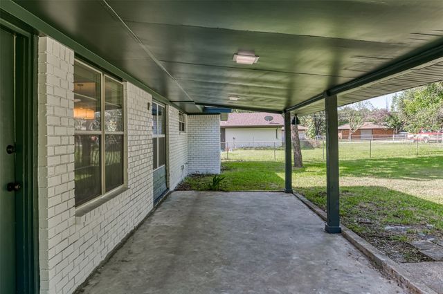 1138 Usher Street, Benbrook, TX 76126